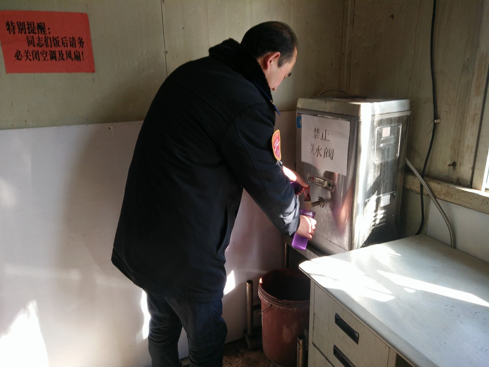 以职工为本 公交集团安装净水器确保职工饮水安全